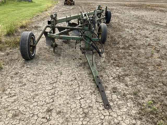 Image of John Deere 3100 equipment image 2