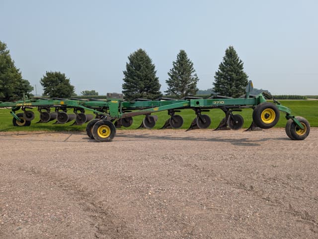 Image of John Deere 3710 equipment image 2
