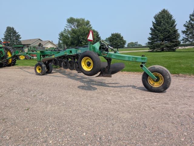 Image of John Deere 3710 equipment image 3