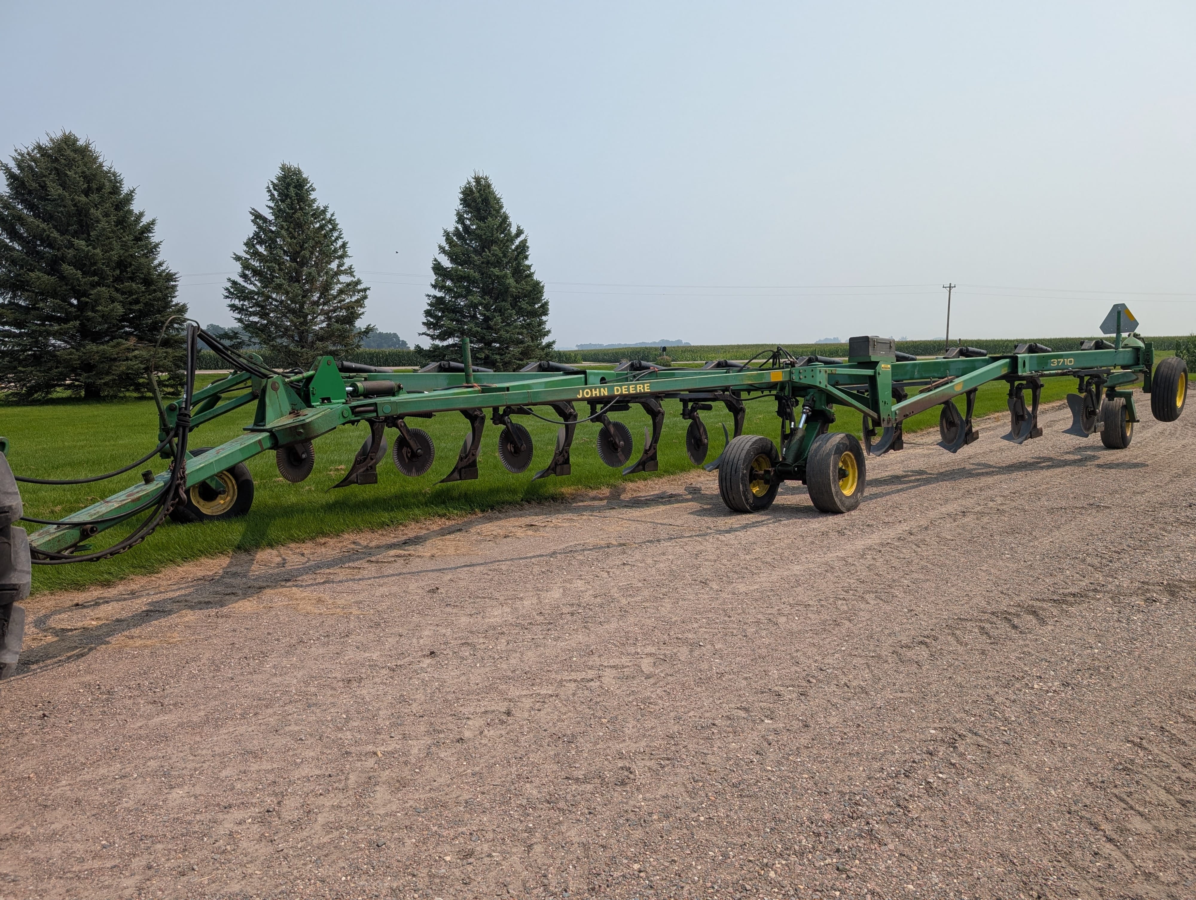 John Deere 3710 Equipment Image0