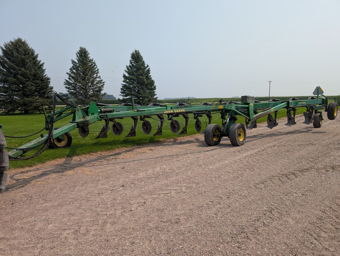 Image of John Deere 3710 Primary image