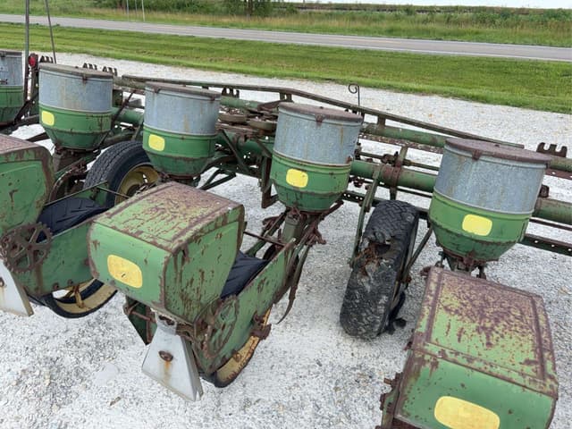 Image of John Deere 694AN equipment image 4