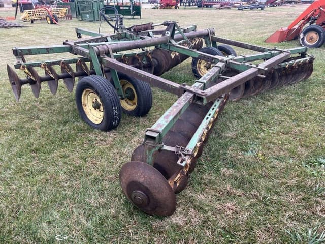 Image of John Deere H1110 equipment image 4