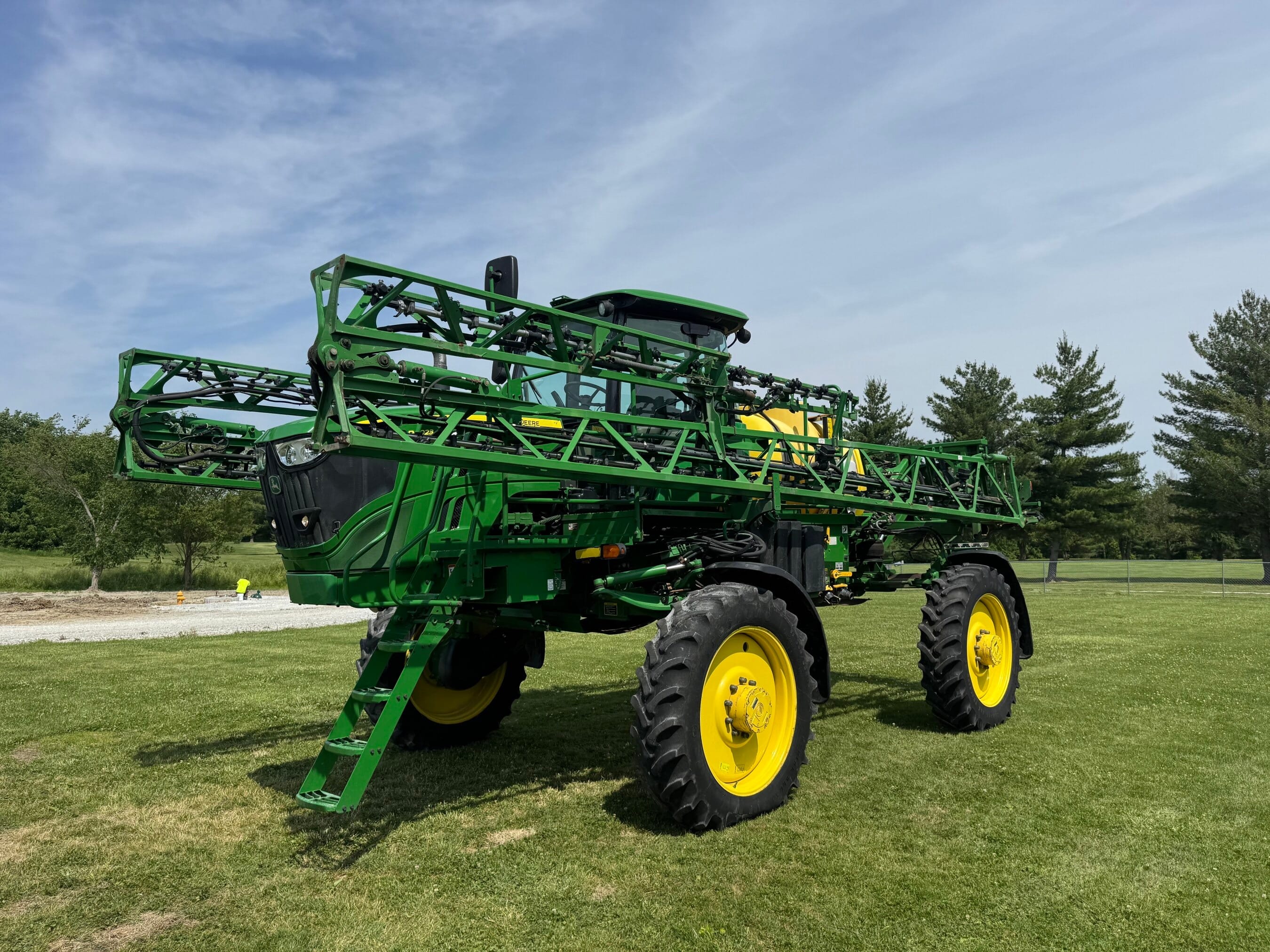 2023 John Deere R4023 Equipment Image0
