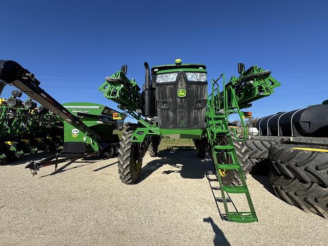 Image of John Deere R4030 equipment image 2