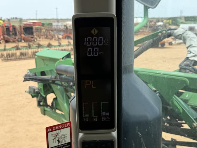 Image of John Deere R4030 equipment image 4