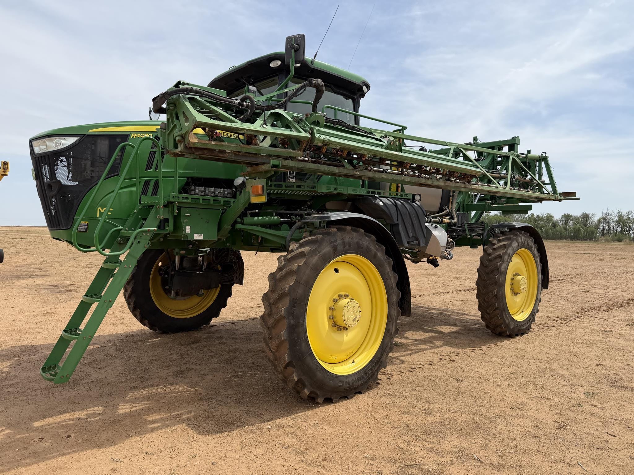 John Deere R4030 Equipment Image0