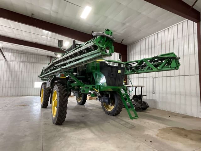 Image of John Deere R4044 equipment image 1