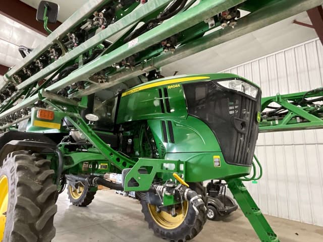 Image of John Deere R4044 equipment image 2