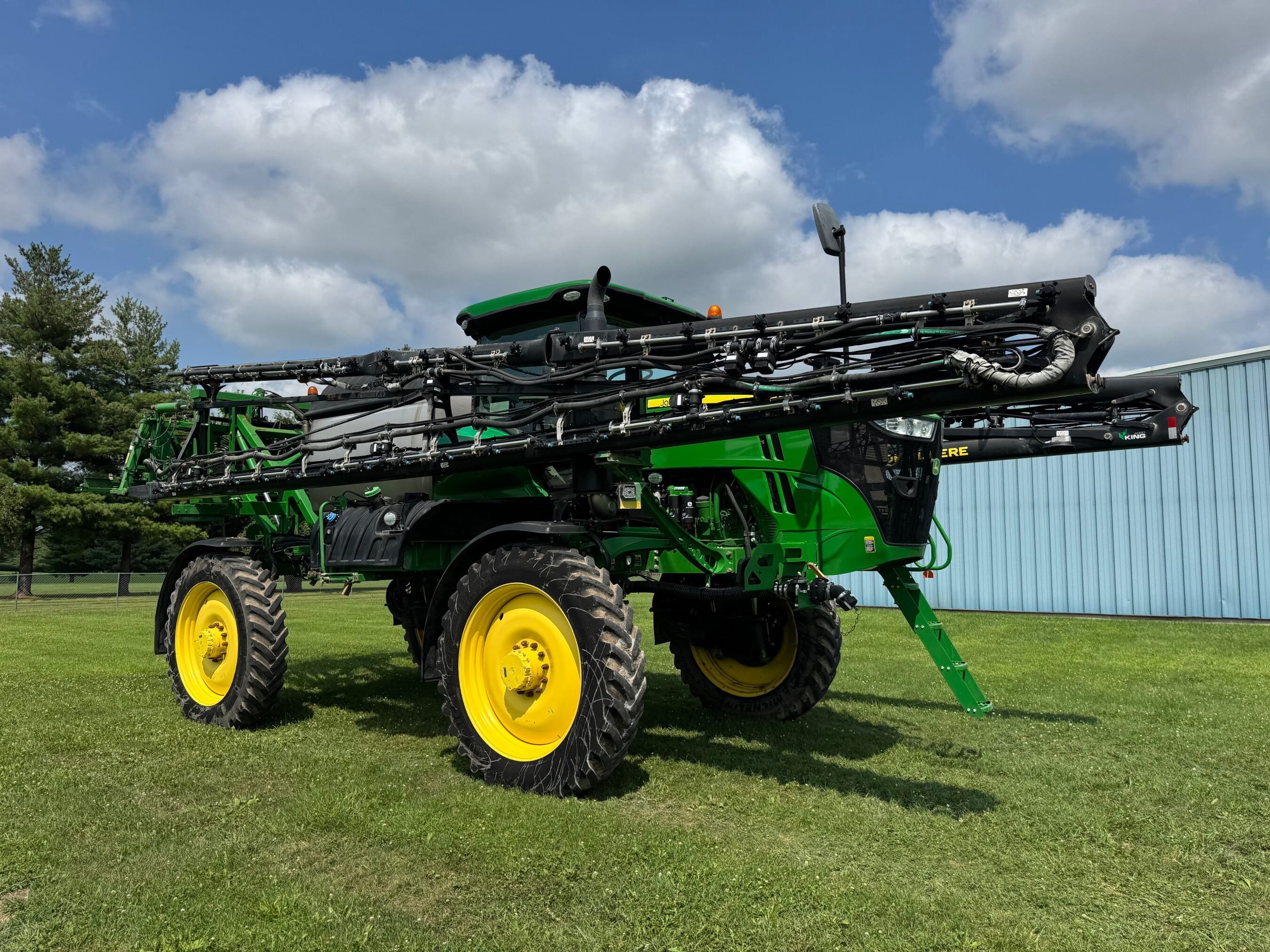 2019 John Deere R4044 Equipment Image0