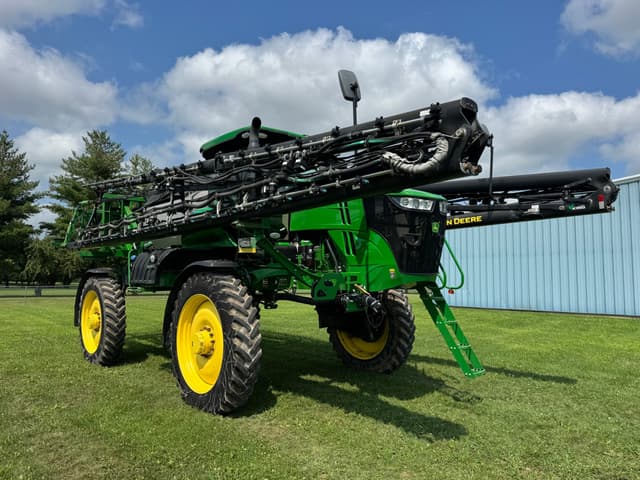 Image of John Deere R4044 equipment image 1