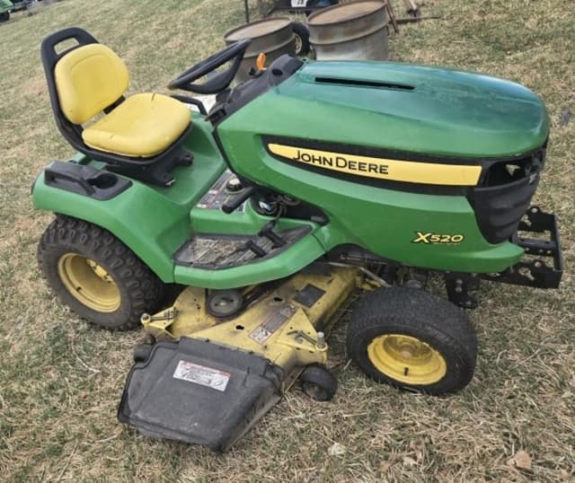 Image of John Deere X520 equipment image 3