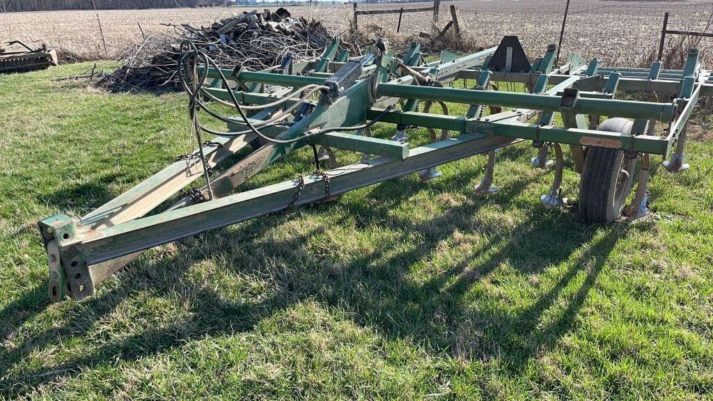 John Deere 1000 Equipment Image0