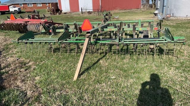 Image of John Deere 1000 equipment image 3