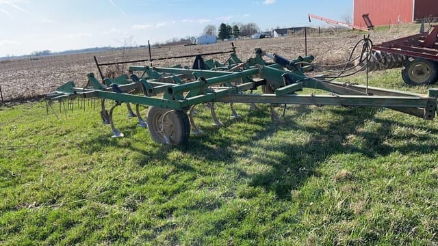 Image of John Deere 1000 equipment image 2