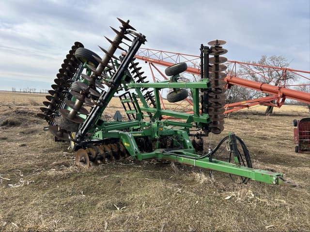 Image of John Deere 637 equipment image 1