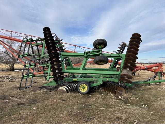Image of John Deere 637 equipment image 3