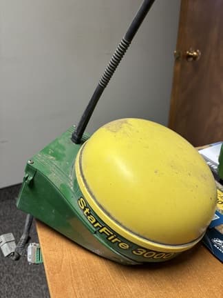 Image of John Deere StarFire 3000 Image 1