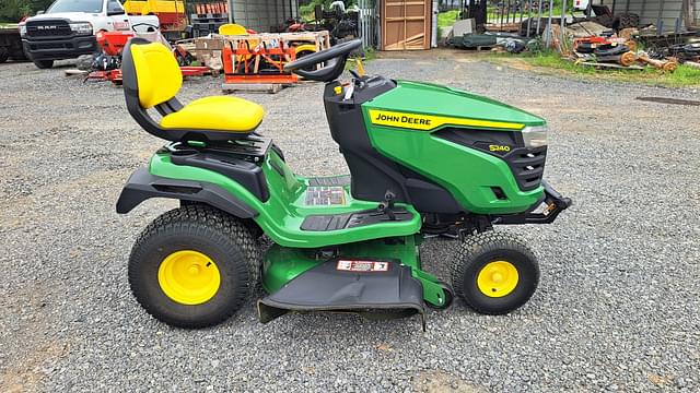 Image of John Deere S240 equipment image 1