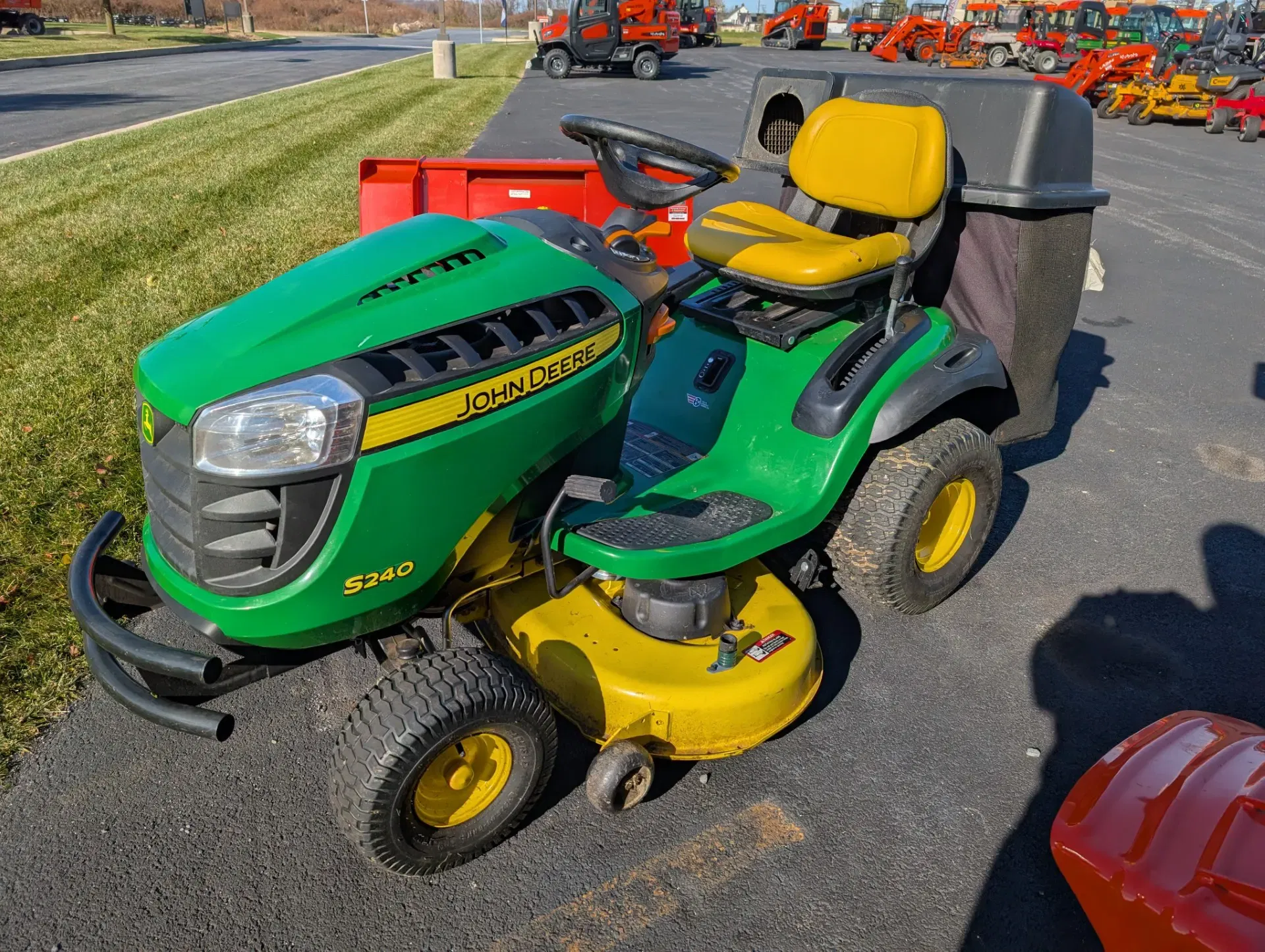 John Deere S240 Equipment Image0