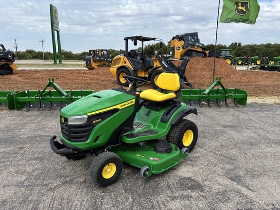 John Deere S240 Equipment Image0