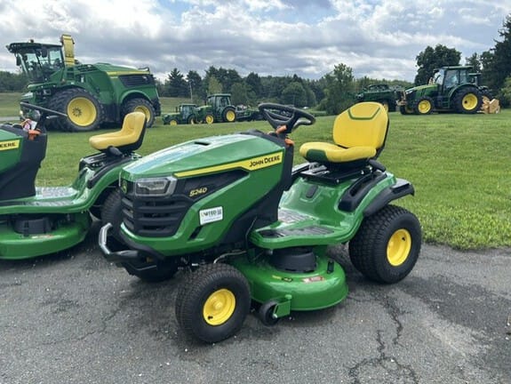 John Deere S240 Equipment Image0