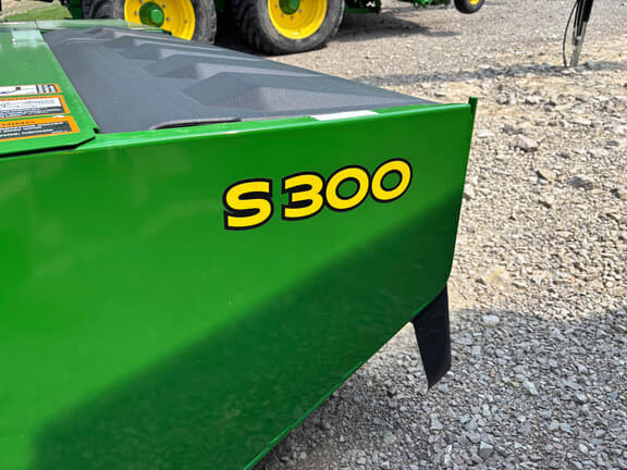 Image of John Deere S300 equipment image 4