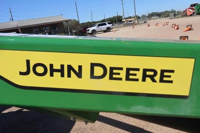 Image of John Deere S300 equipment image 4