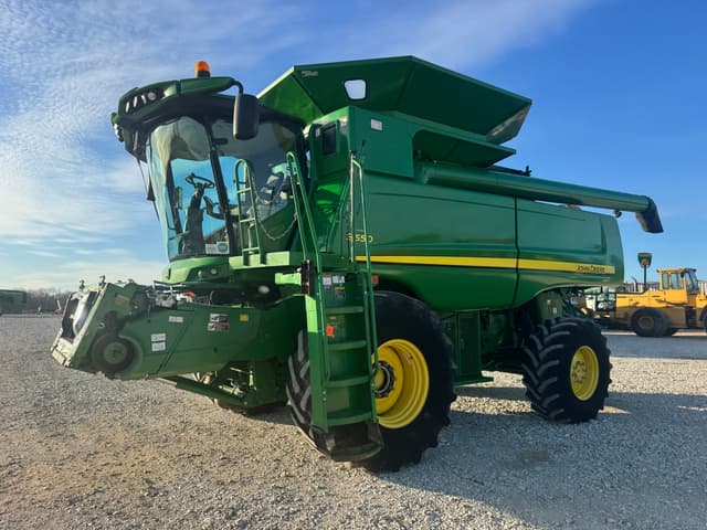 Image of John Deere S550 equipment image 2