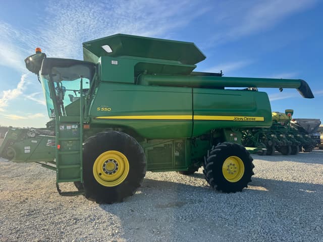 Image of John Deere S550 equipment image 4