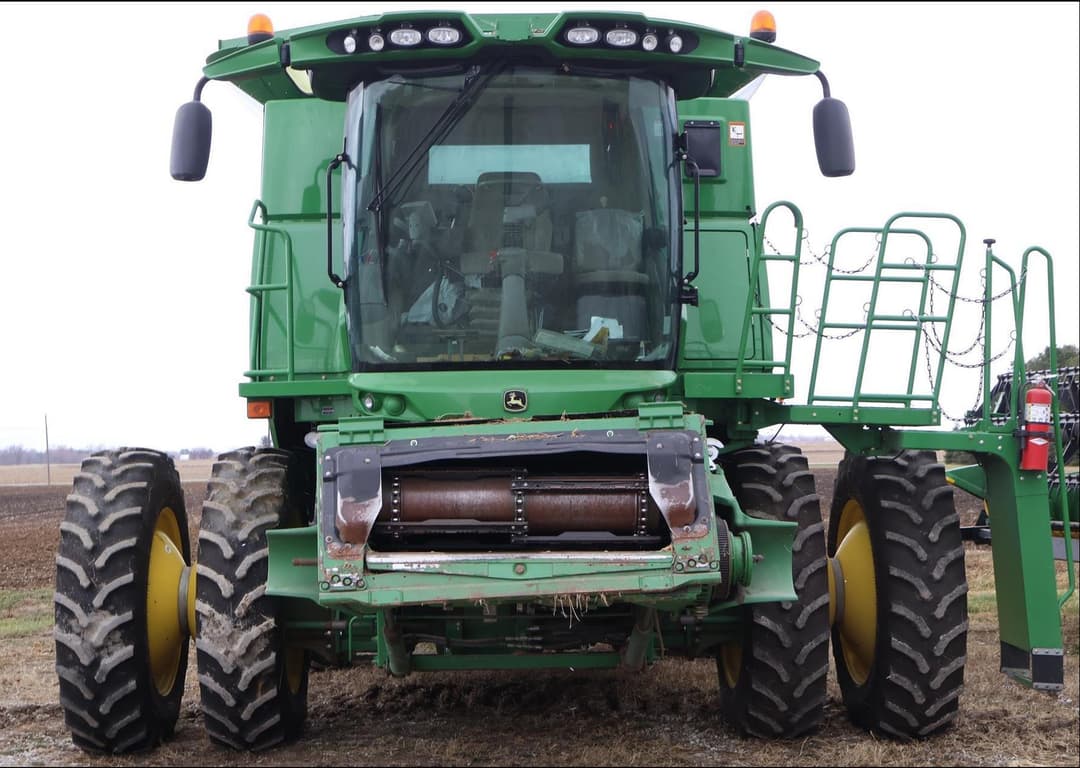 Image of John Deere S660 Image 0