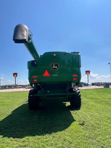 Image of John Deere S660 equipment image 4