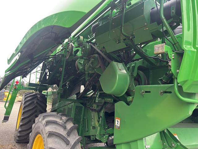 Image of John Deere S660 equipment image 4