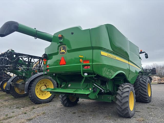 Image of John Deere S660 equipment image 2