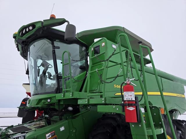 Image of John Deere S660 equipment image 1