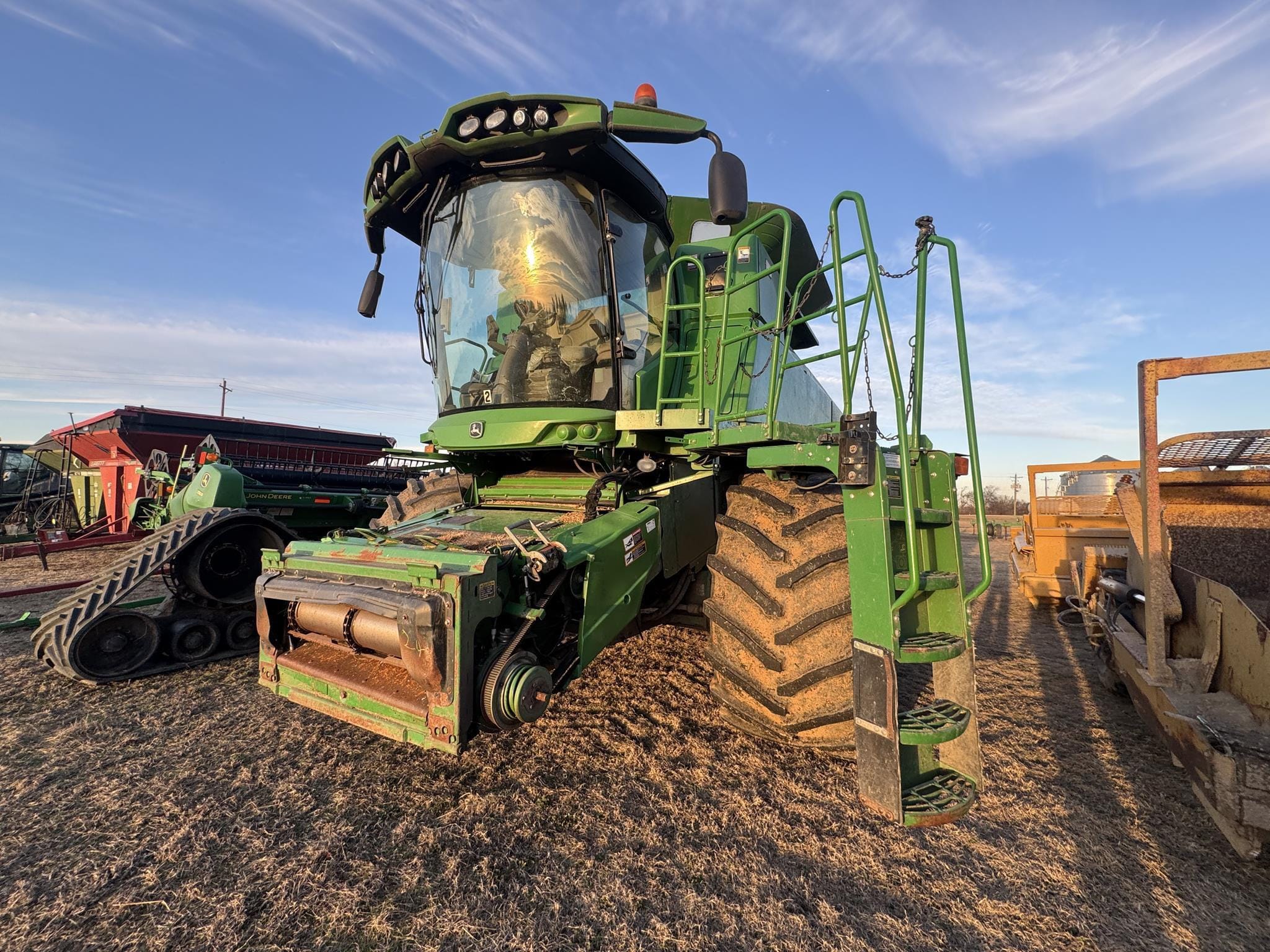 John Deere S670 Equipment Image0