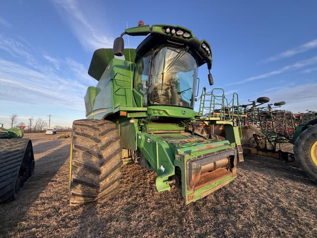 Image of John Deere S670 equipment image 3