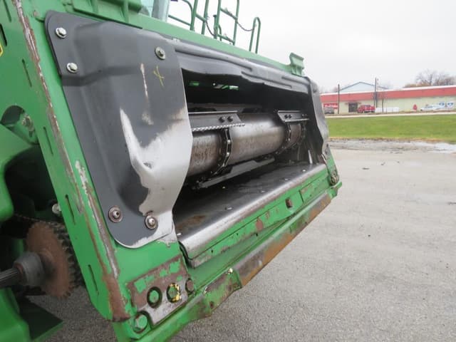 Image of John Deere S670 equipment image 2