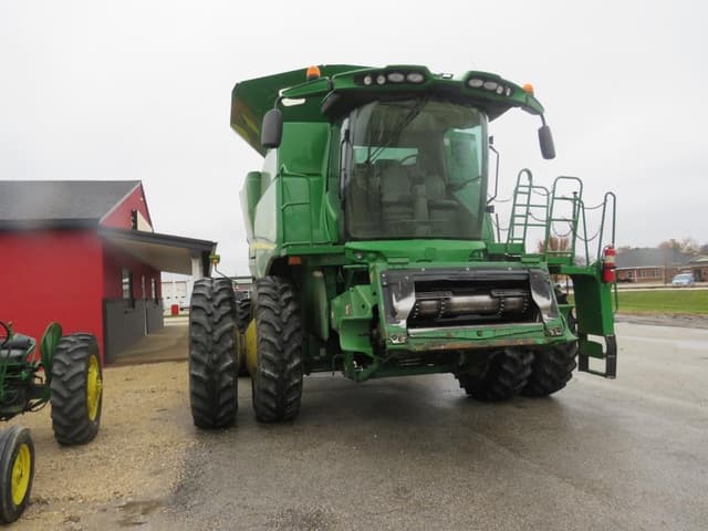Image of John Deere S670 equipment image 1