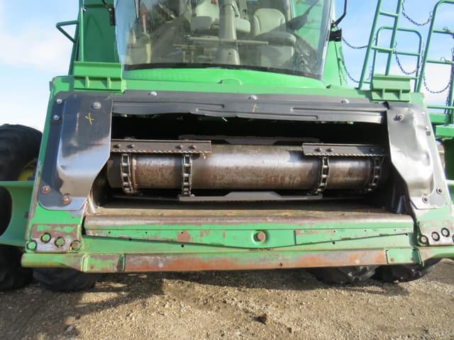 Image of John Deere S670 equipment image 3
