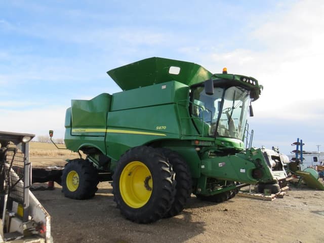 Image of John Deere S670 equipment image 4