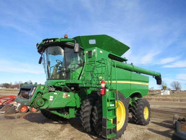 Image of John Deere S670 equipment image 1
