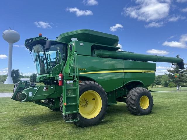 Image of John Deere S670 equipment image 1