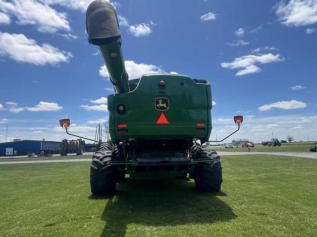 Image of John Deere S670 equipment image 4