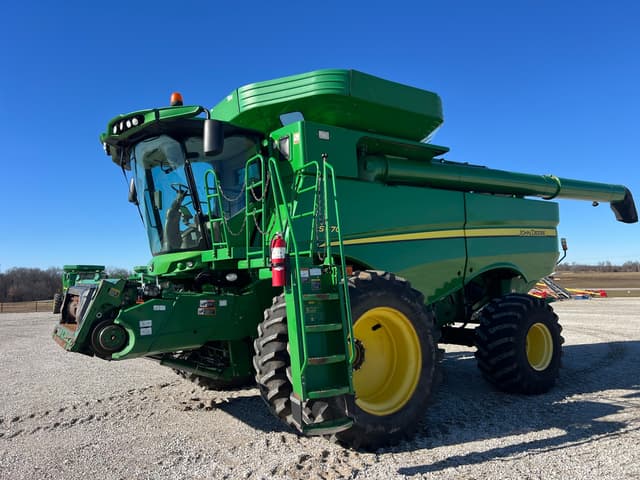 Image of John Deere S670 equipment image 2