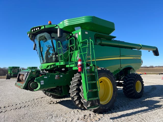 Image of John Deere S670 equipment image 1