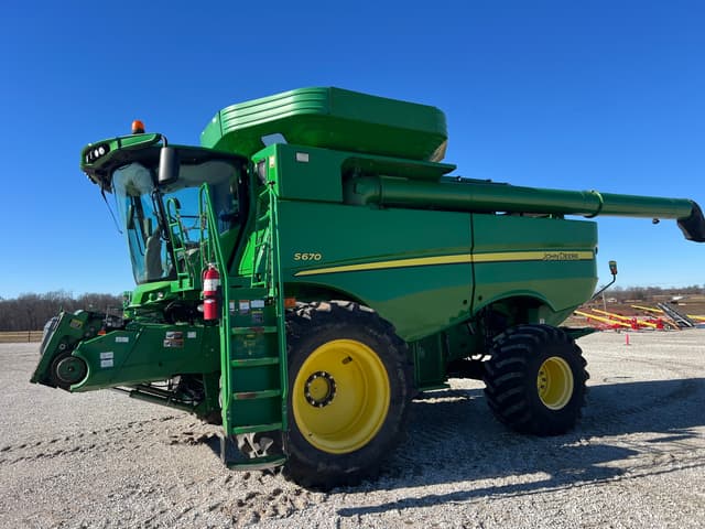 Image of John Deere S670 equipment image 4