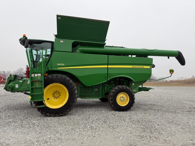 Image of John Deere S670 equipment image 4