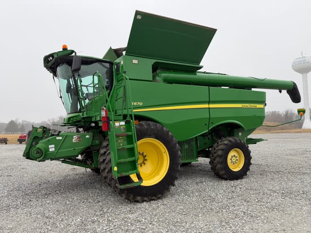 Image of John Deere S670 equipment image 2