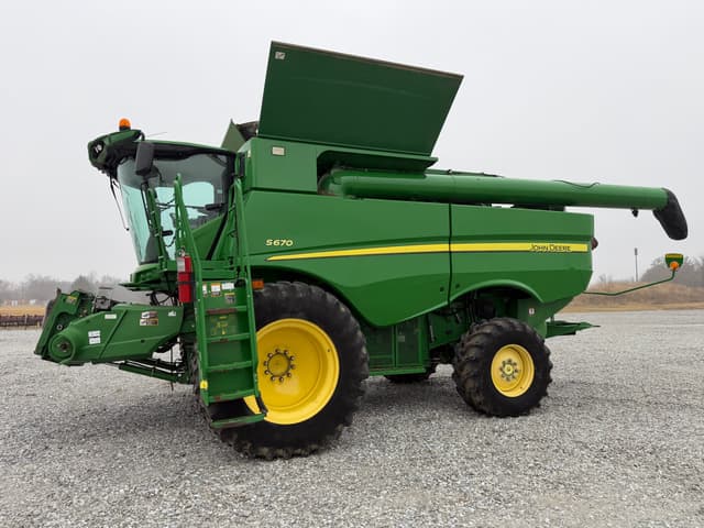 Image of John Deere S670 equipment image 3